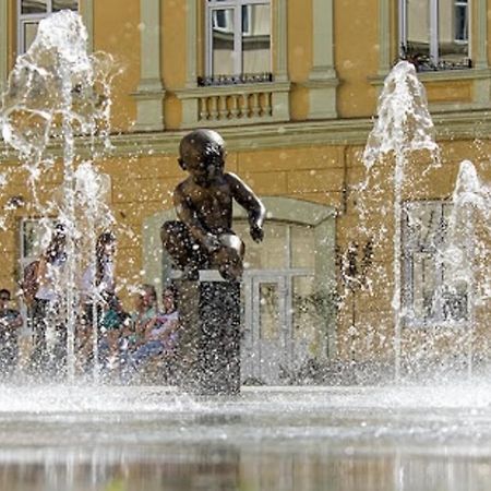 Аpartments In The Center Apartment Lviv Ngoại thất bức ảnh